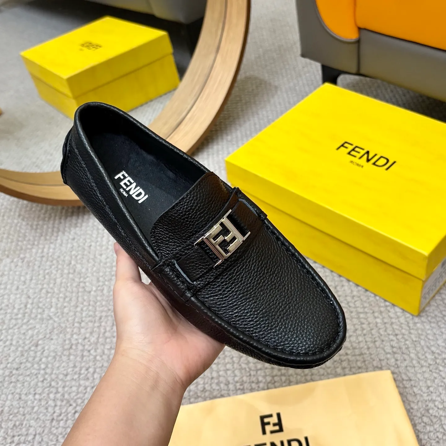 Men's shoes 💰420 [FENDI Fendi] 2⃣️0⃣️2⃣️5️⃣New Milan men's fashion lazy catwalk style ✅ fashionable casual beanie shoes, imported calfskin fabric, super smooth texture, sweat-absorbent and breathable, (sheepskin lining). Metal LOGO on the shoe body, Medusa avatar, irregular avatar, high-end craftsmanship logo✅ French Loft set foot design style 👟Low-key and elegant, great on-foot effect... Men's shoe size: 38-46 (4-12)